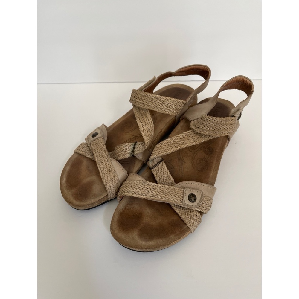 Taos Trulie Woven Strap Sandals Women’s Size 41